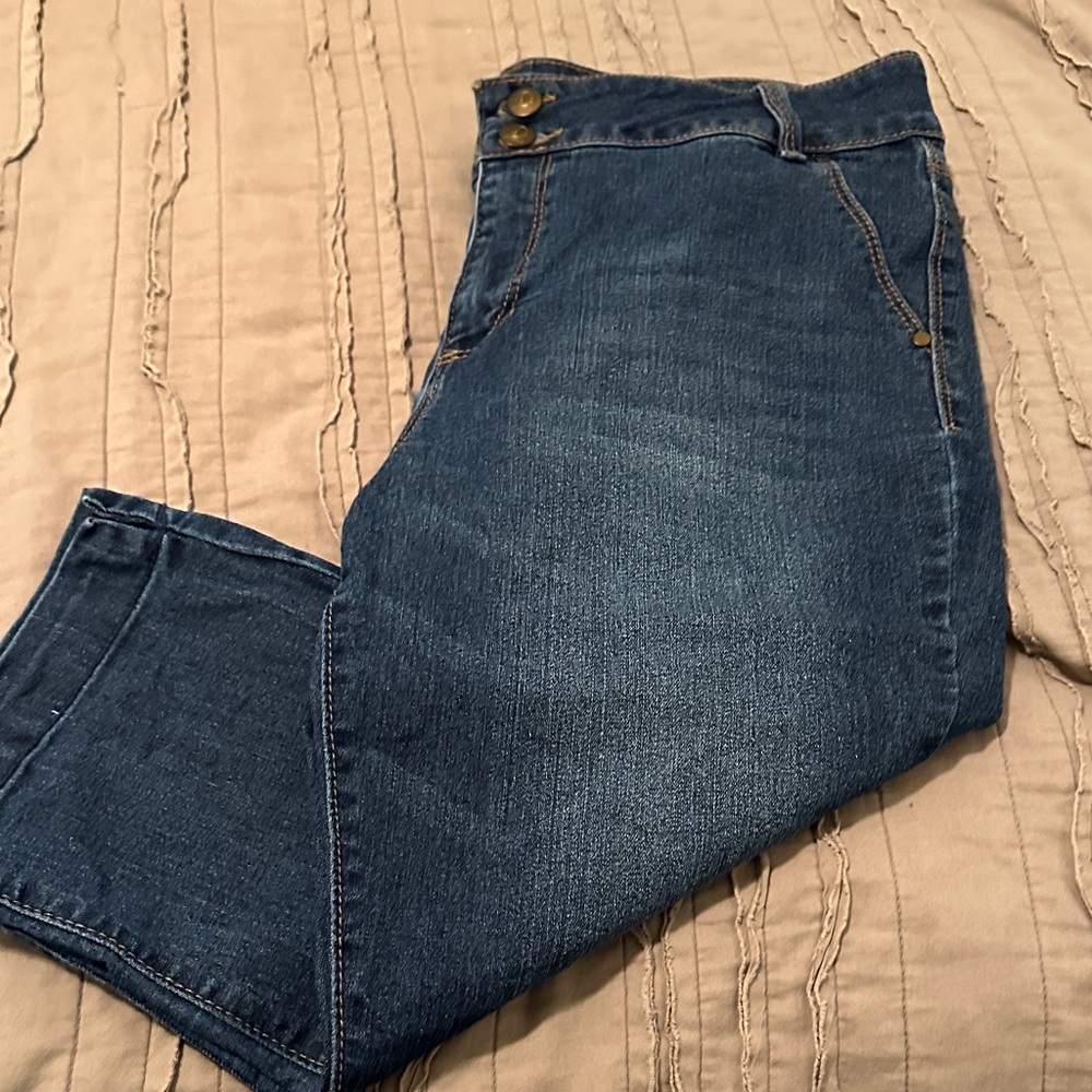 d. jeans Classic Blue Denim Capris